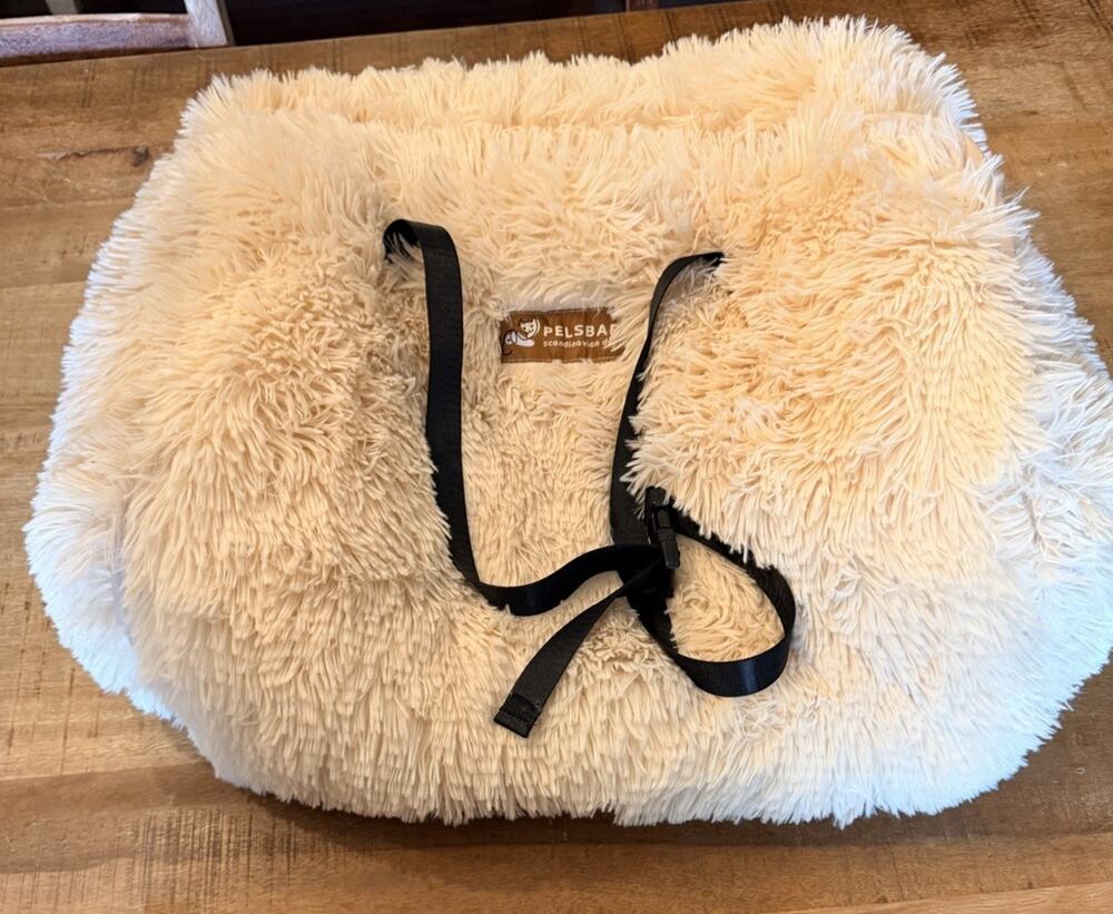Pelsbarn Luxurious Cozy Car Bed For Dogs XS/S Beige NWOT Safe In Car